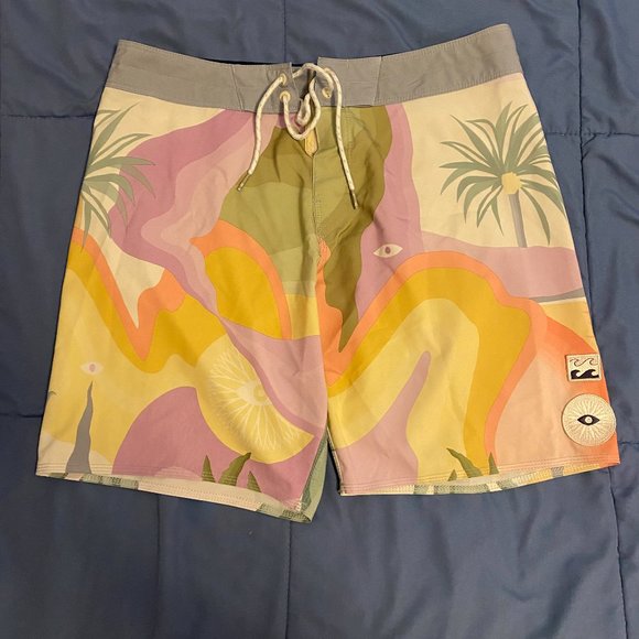 Billabong Abstract/Landscape Pattern Shorts - Picture 1 of 3